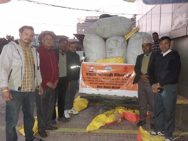 भूकम्पपीडितलाई हेल्प नेपालको सहयोग