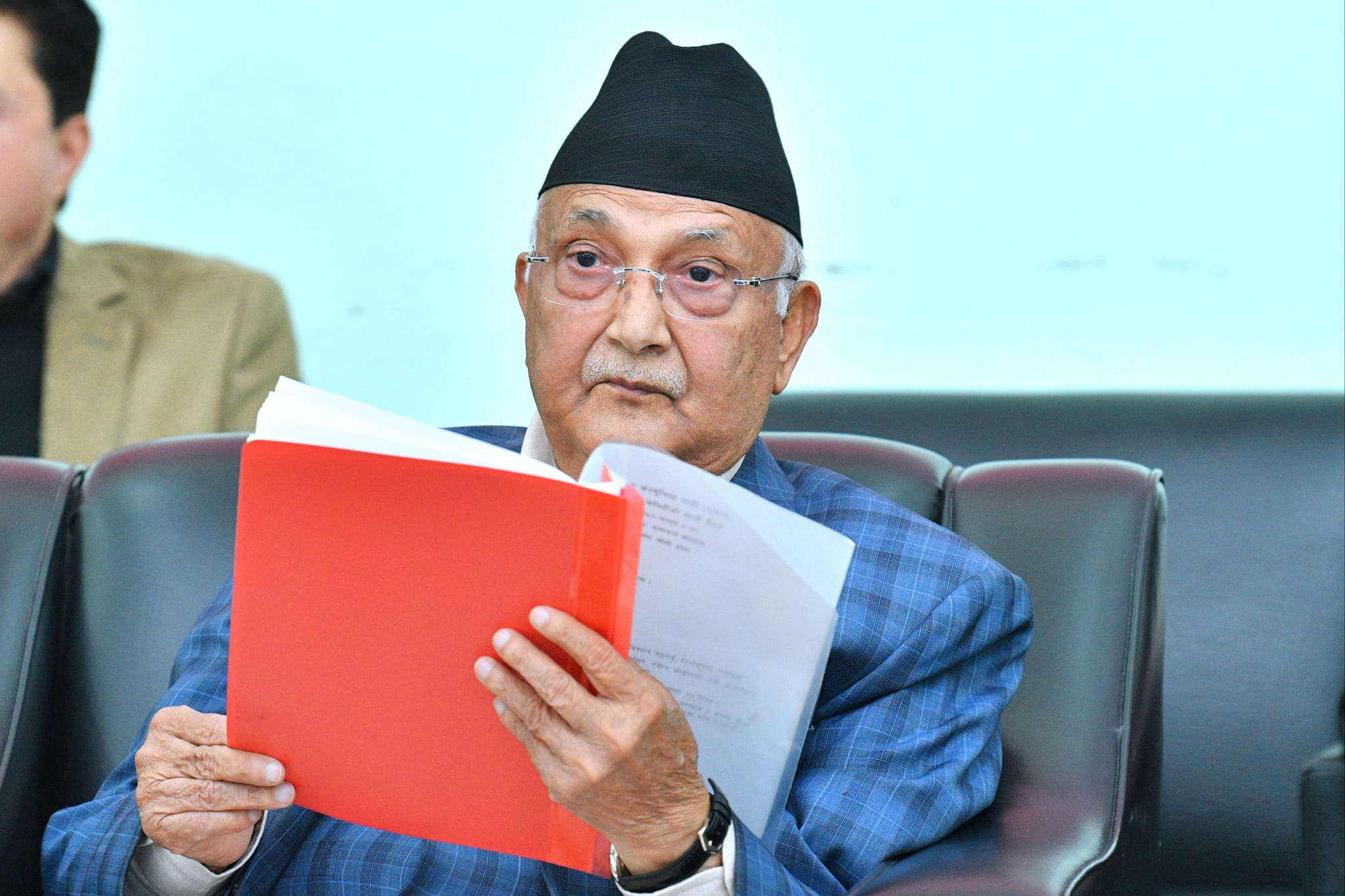 केन्द्रीय कमिटीमा ओलीले भने– मेरो आलोचना भए पनि गर्नू , बक्रदृष्टि राखिँदैन