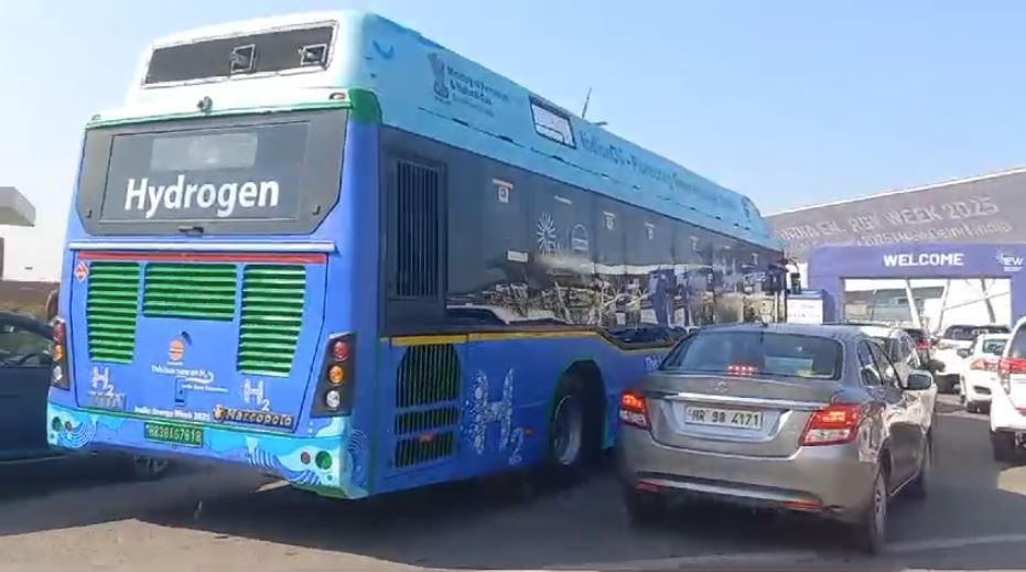 hydrogen-bus-india-1739432519.JPG