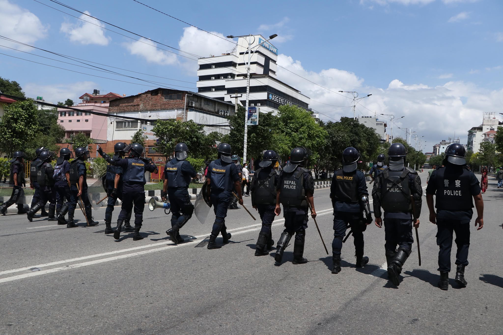 police_sadak-(2)-1748601269.jpg